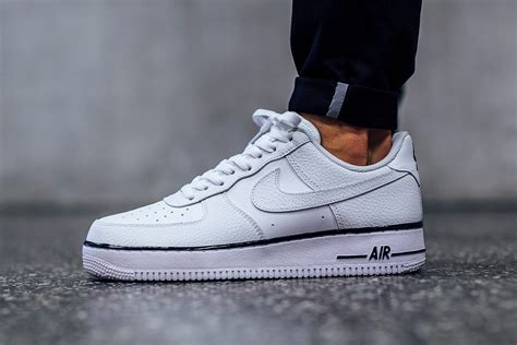 Tarrago Witte Nike Air Force 1 opnieuw wit maken 